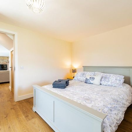 Newmilns Nether Newton - Sleeps 12, Hottub, Sauna, Private Garden מראה חיצוני תמונה
