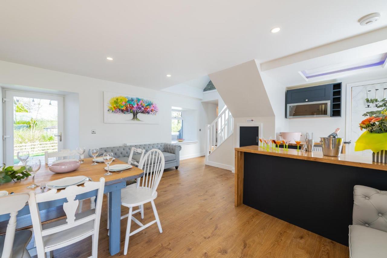 Newmilns Nether Newton - Sleeps 12, Hottub, Sauna, Private Garden מראה חיצוני תמונה