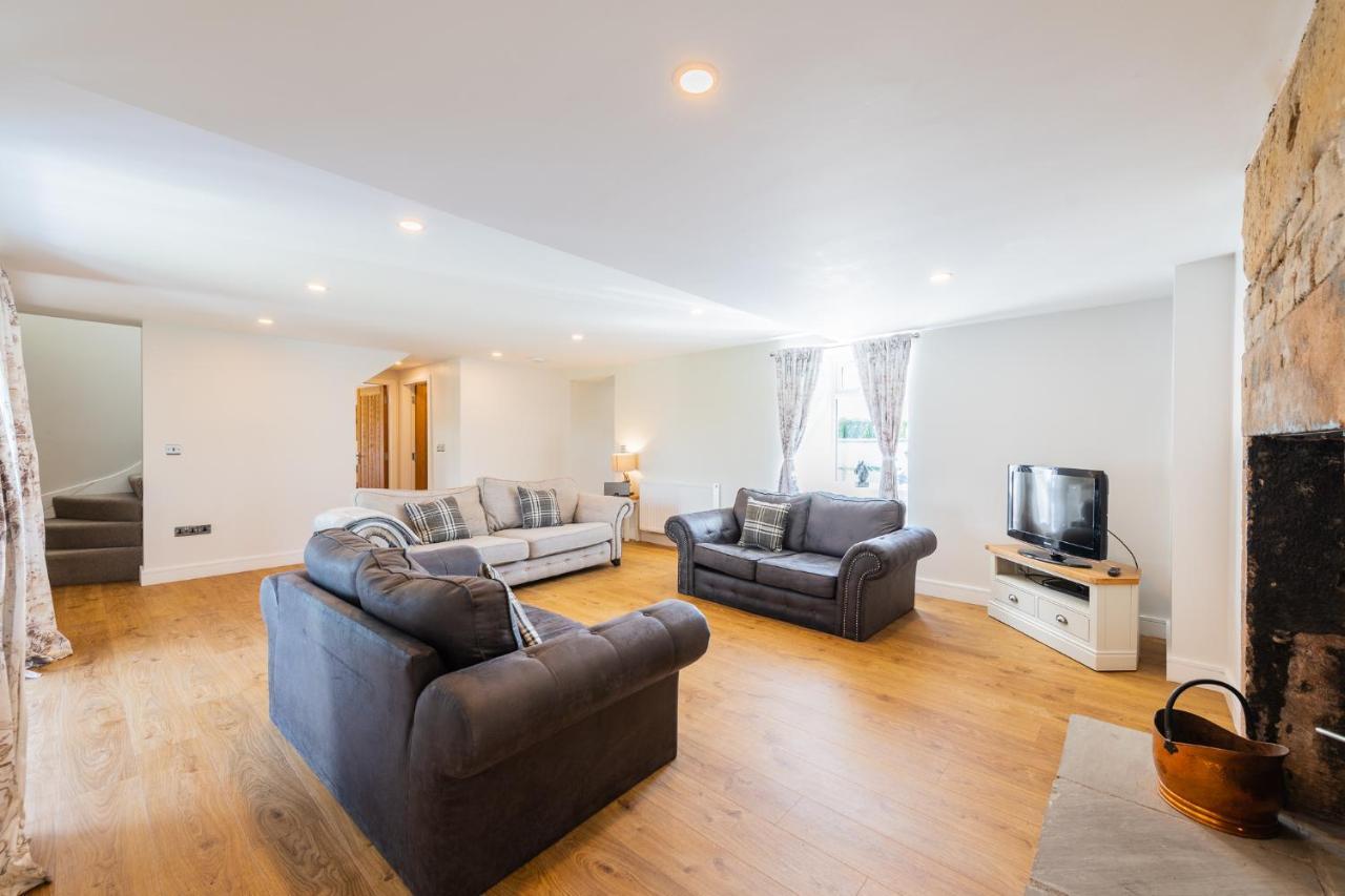 Newmilns Nether Newton - Sleeps 12, Hottub, Sauna, Private Garden מראה חיצוני תמונה