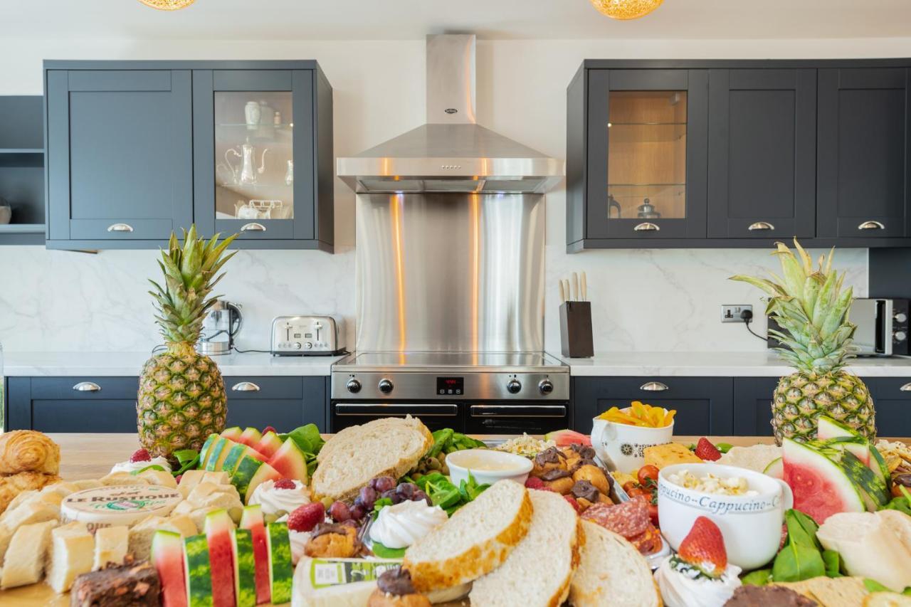 Newmilns Nether Newton - Sleeps 12, Hottub, Sauna, Private Garden מראה חיצוני תמונה
