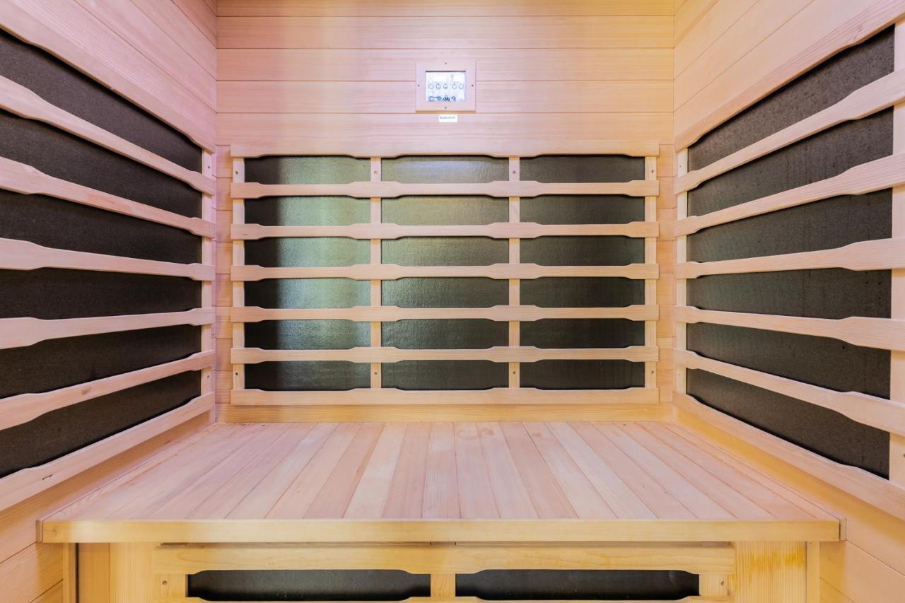 Newmilns Nether Newton - Sleeps 12, Hottub, Sauna, Private Garden מראה חיצוני תמונה