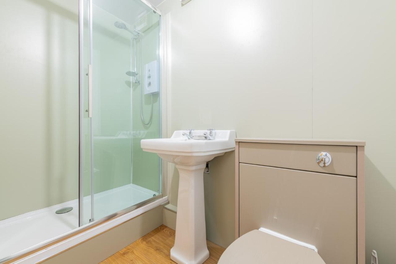 Newmilns Nether Newton - Sleeps 12, Hottub, Sauna, Private Garden מראה חיצוני תמונה