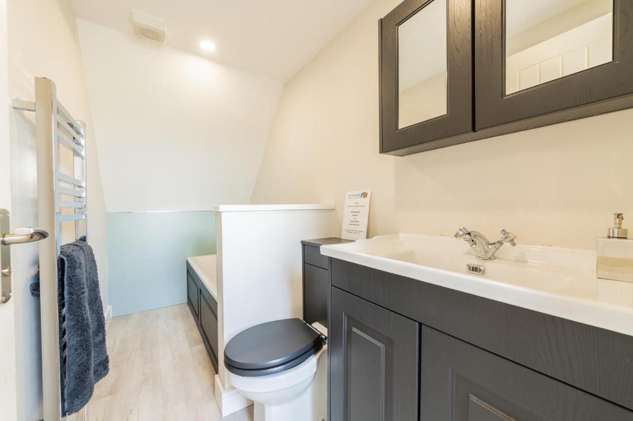 Newmilns Nether Newton - Sleeps 12, Hottub, Sauna, Private Garden מראה חיצוני תמונה