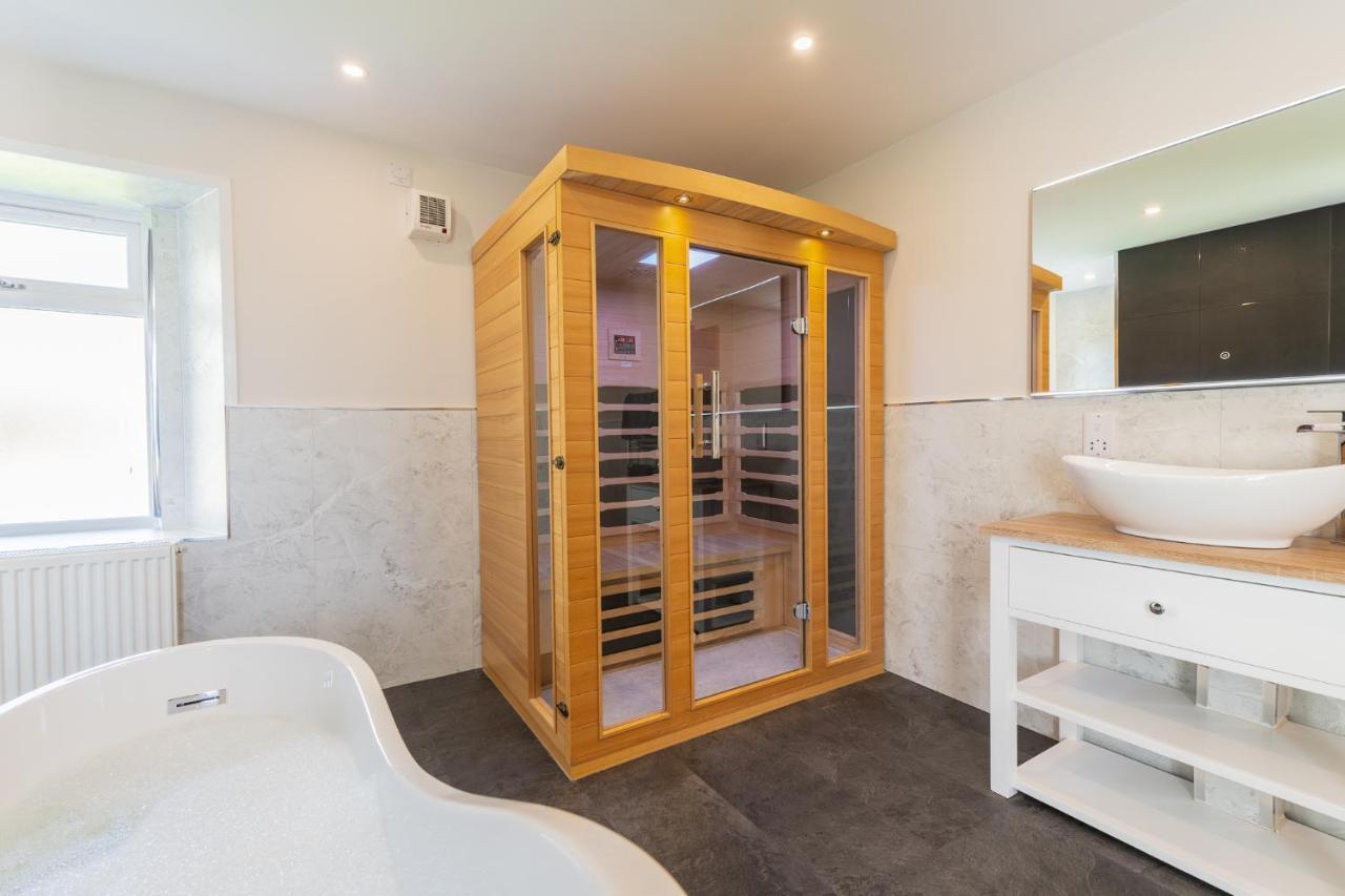 Newmilns Nether Newton - Sleeps 12, Hottub, Sauna, Private Garden מראה חיצוני תמונה