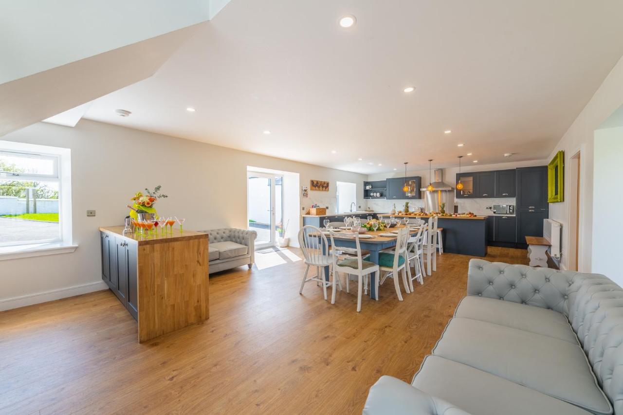 Newmilns Nether Newton - Sleeps 12, Hottub, Sauna, Private Garden מראה חיצוני תמונה