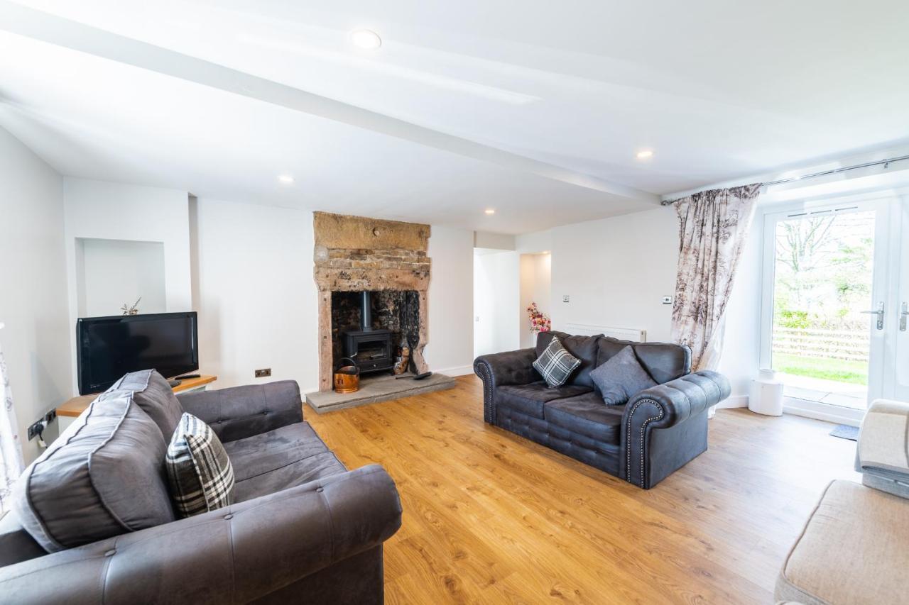 Newmilns Nether Newton - Sleeps 12, Hottub, Sauna, Private Garden מראה חיצוני תמונה