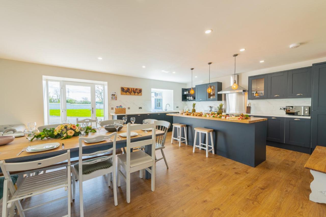 Newmilns Nether Newton - Sleeps 12, Hottub, Sauna, Private Garden מראה חיצוני תמונה