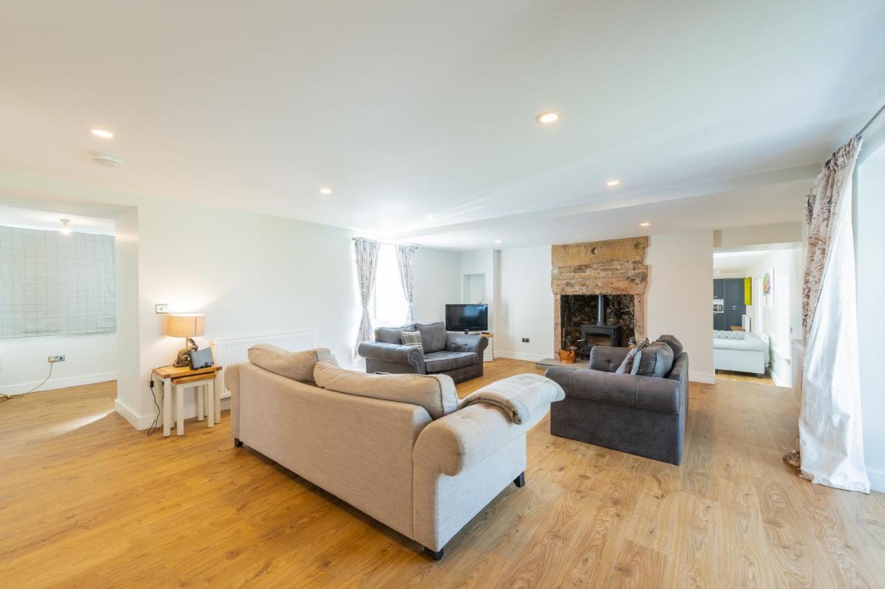Newmilns Nether Newton - Sleeps 12, Hottub, Sauna, Private Garden מראה חיצוני תמונה