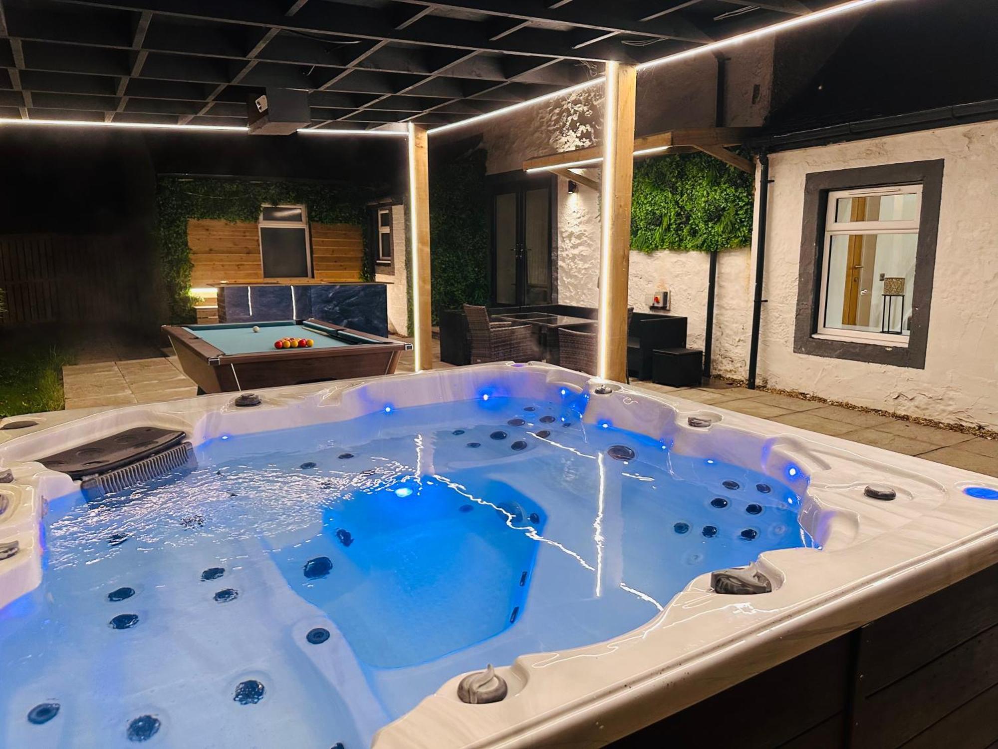 Newmilns Nether Newton - Sleeps 12, Hottub, Sauna, Private Garden מראה חיצוני תמונה